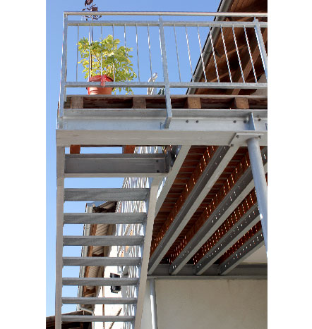 Fürniss Metallbau, Balkonerweiterung mit Aufgangstreppe