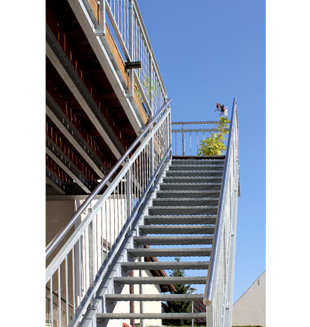 Fürniss Metallbau, Balkonerweiterung mit Aufgangstreppe